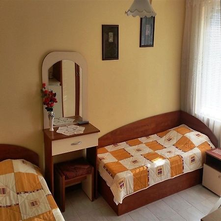 Guest House Konomaevi โซโซโปล ภายนอก รูปภาพ