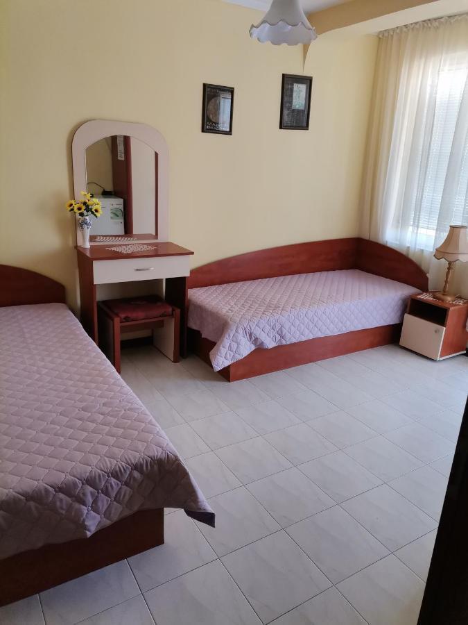 Guest House Konomaevi โซโซโปล ภายนอก รูปภาพ
